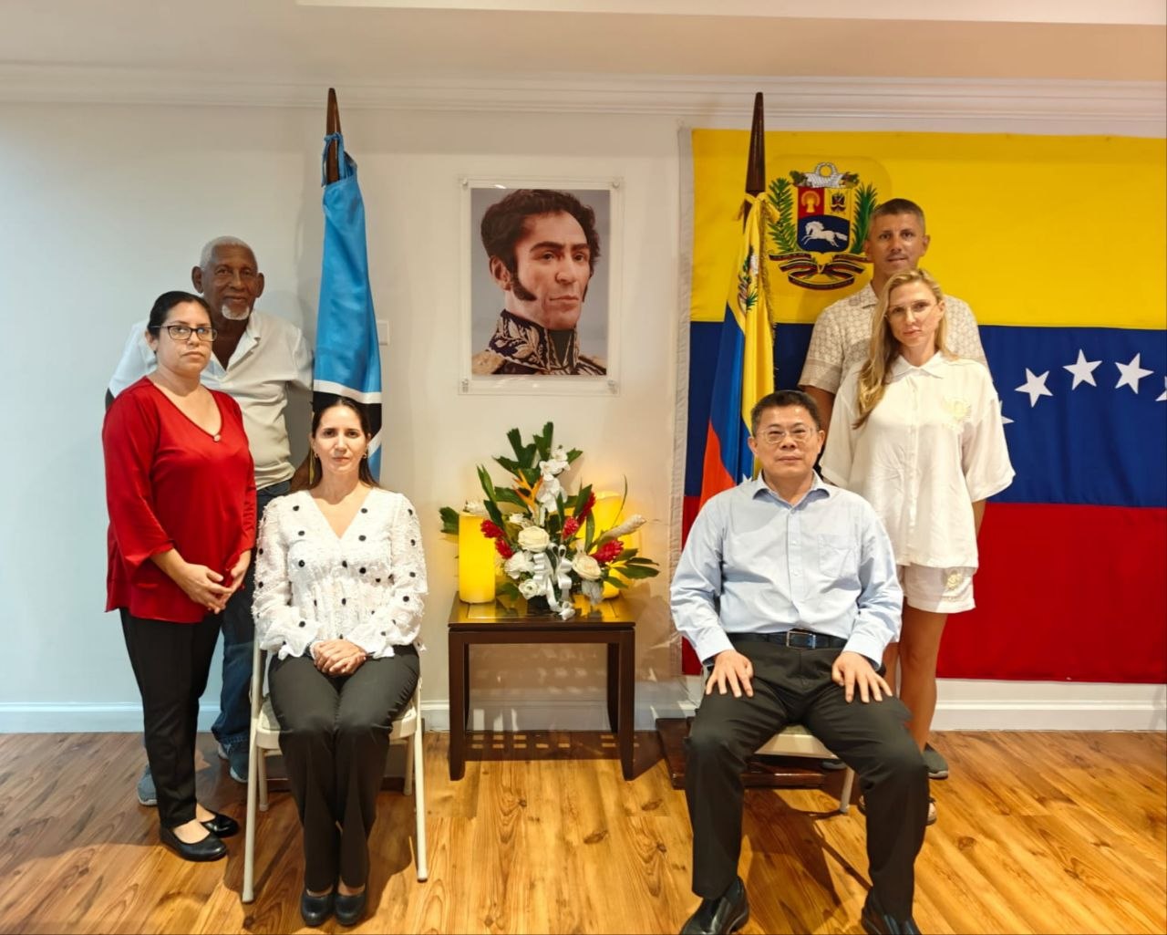 Conmemoran en Santa Lucía natalicio del Libertador Simón Bolívar y rinden homenaje a víctimas de terremotos